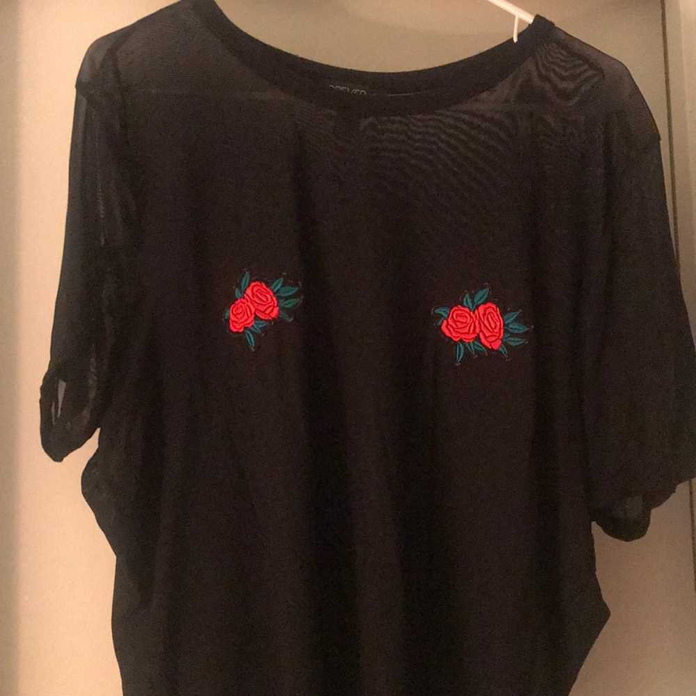 Short sleeve mesh top